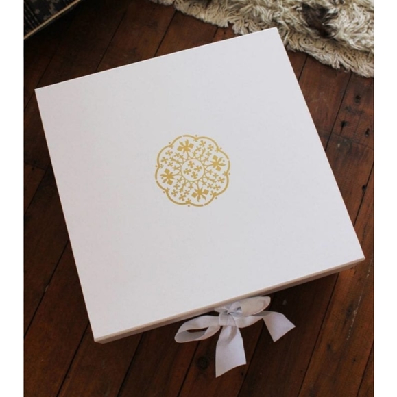 Beautiful nude and white boho wedding dress - Picture 8 of 16